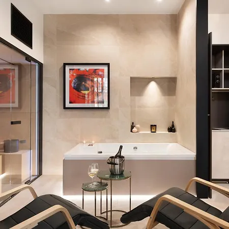 At Forty-one 02 Apartment *